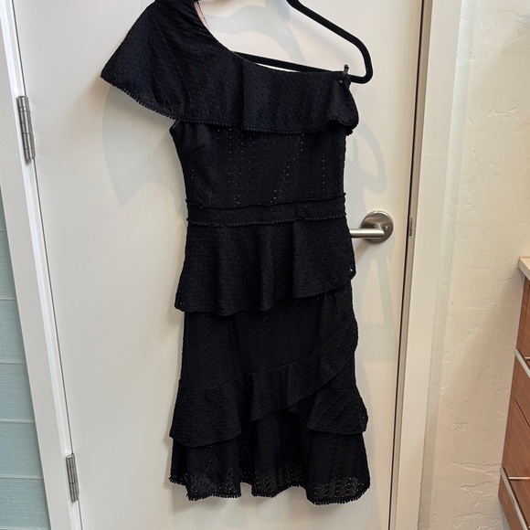 Gianni Bini Dresses & Skirts - Gianni Bini Elegant Black One-Shoulder Dress